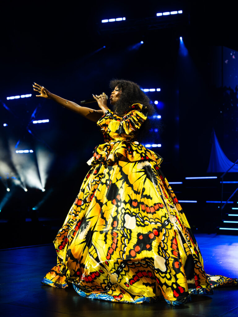 Mahindra Fusion Fest segment Rewind the Revolution featuring Zoë Modiga, Mafikizolo, Kurt Darren and Claire Johnston performing on stage with fashion by Imprint and pop art by Shaun ‘Damn Vandal’ Oakley, captivating the audience with a nostalgic musical experience.