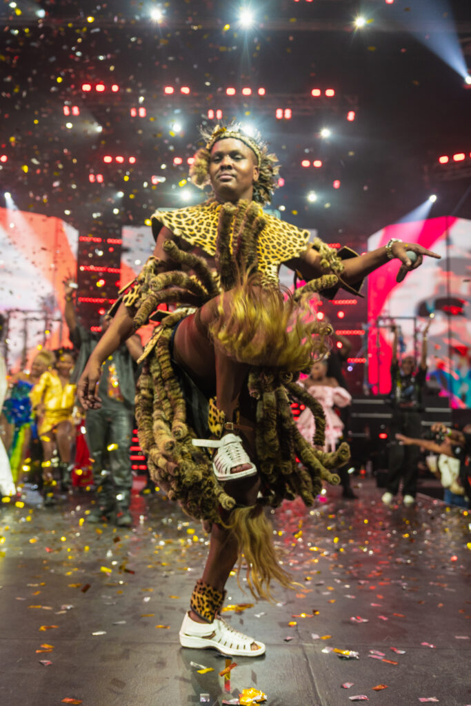 Mahindra Fusion Fest All About Now amapiano performance featuring Zee Nxumalo, Focalistic and Daliwonga on stage, with fashion by Munkus and street art by Bushy Wopp, energising the crowd with vibrant music and visuals.