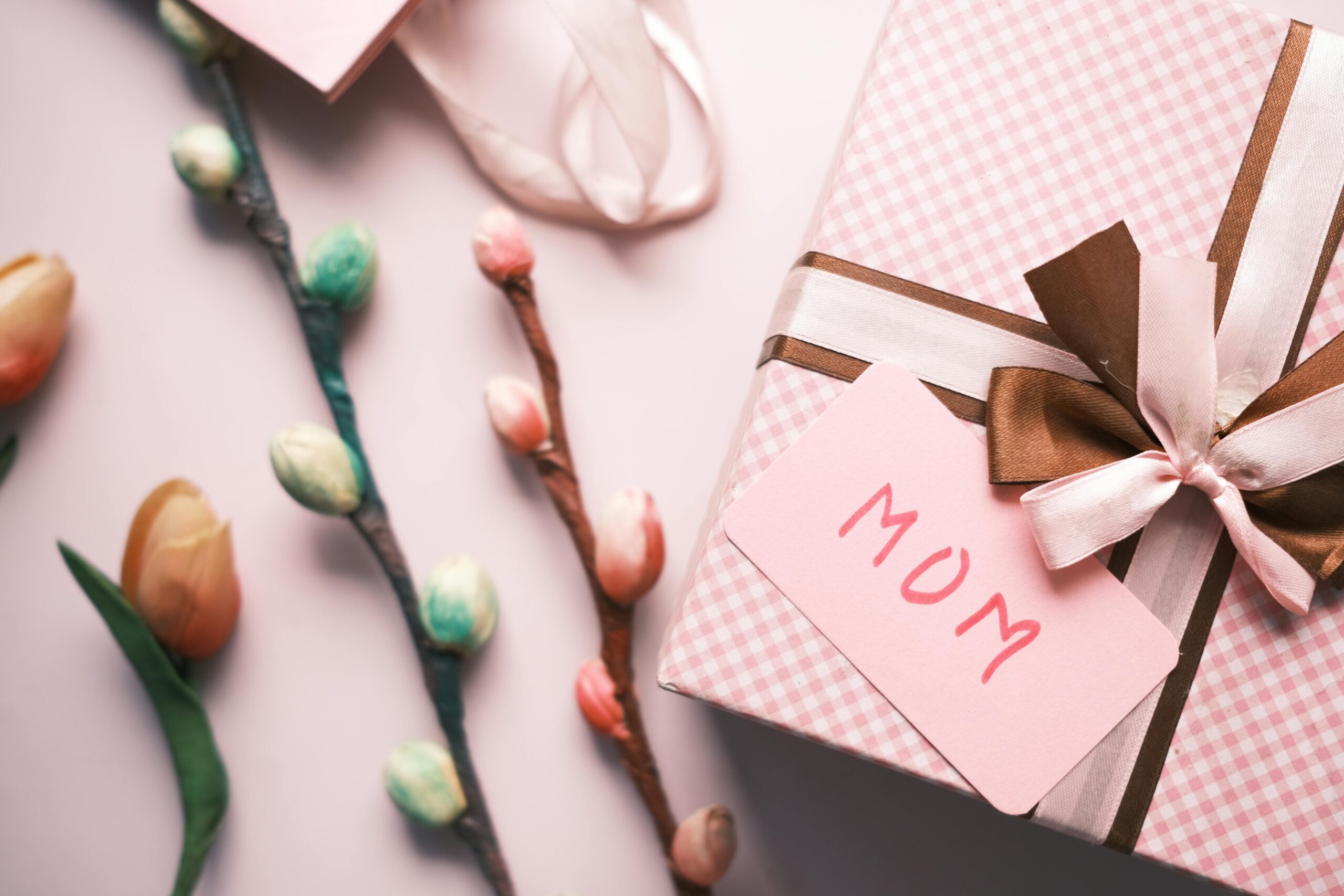 Sam Lehoko shares thoughtful Mother’s Day gift ideas featuring spa experiences, fashion, skincare, jewellery, books, and breakfast moments.